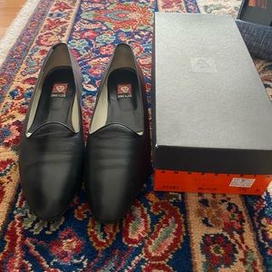 BARELY WORN black Anne Klein shoes